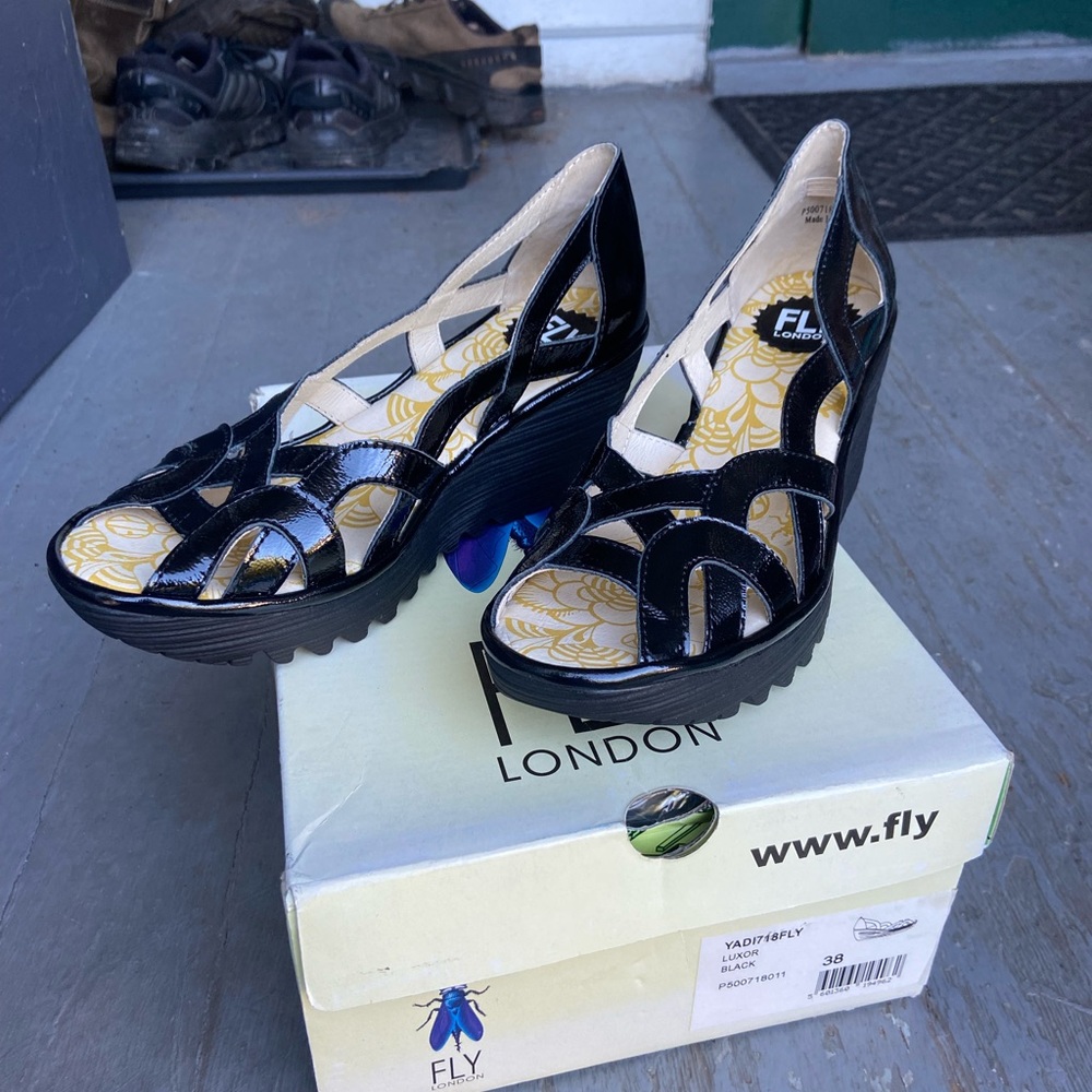 FLY London. Women’s yadi718fly Pumps